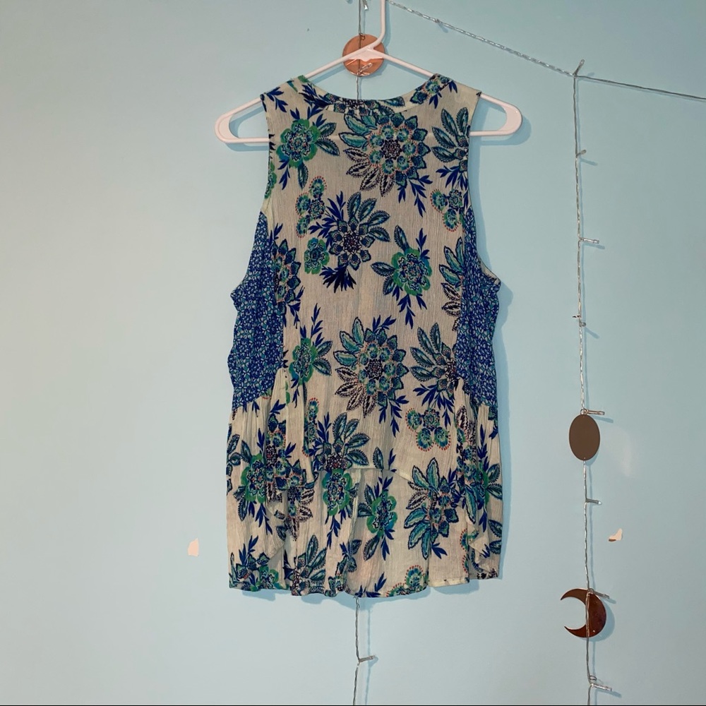 Button Back Floral Tank Top - Picture 5 of 5